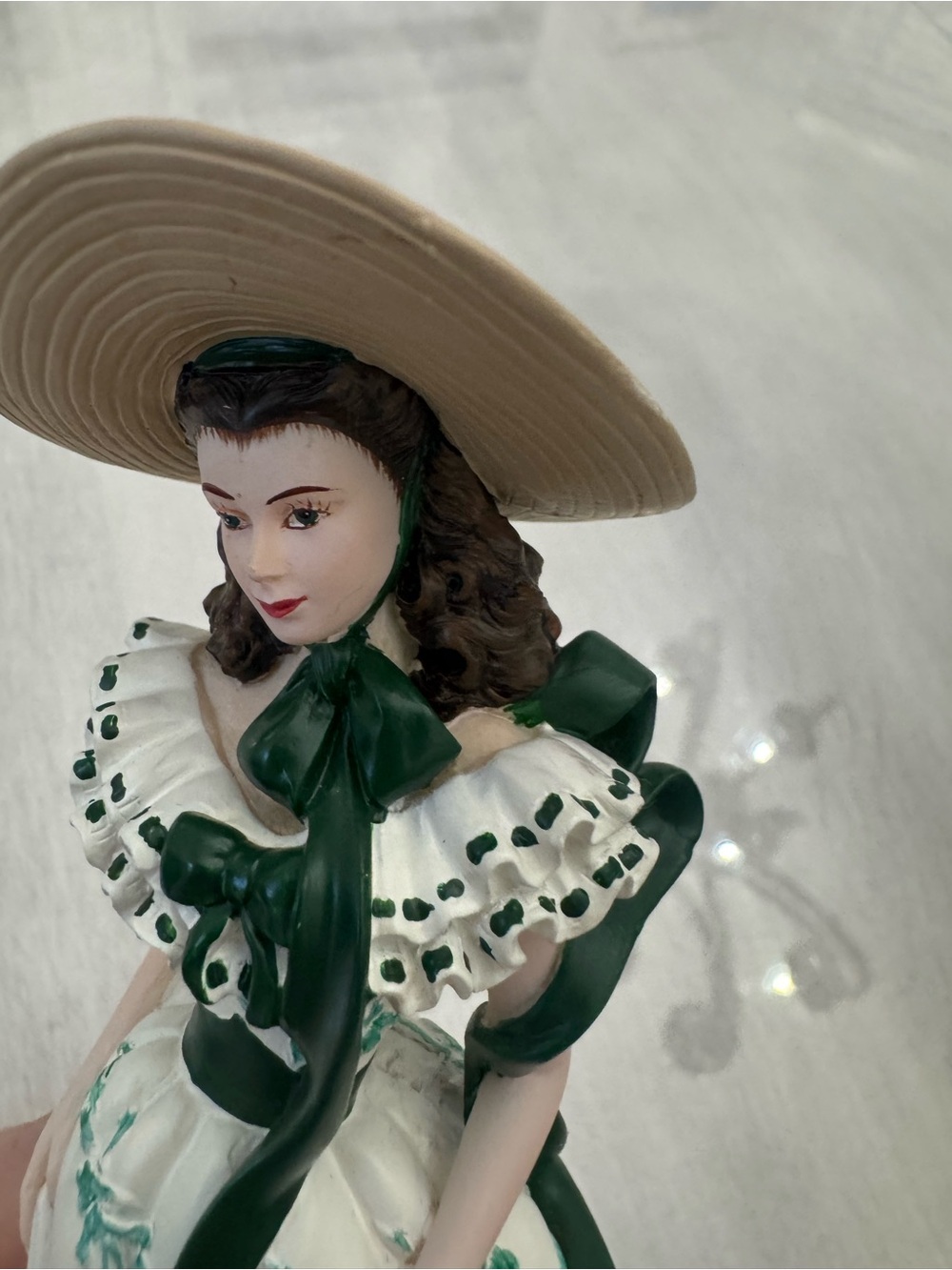 The Hamilton Collection Gone with the Wind Oh So Scarlett Figurine - Picture 4 of 8